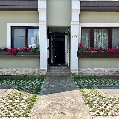 Orosz Apartmanhaz Gyula Exterior photo