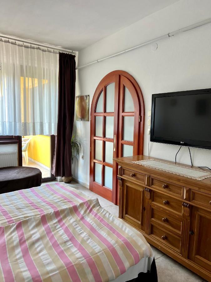 Orosz Apartmanhaz Gyula Exterior photo