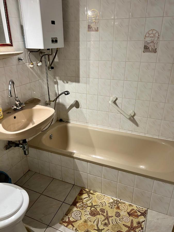 Orosz Apartmanhaz Gyula Exterior photo