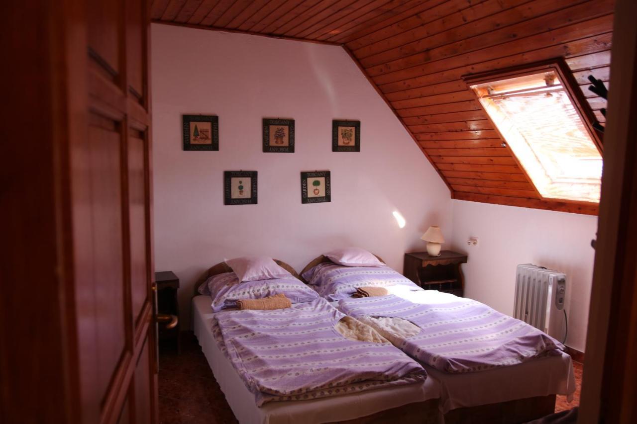 Orosz Apartmanhaz Gyula Exterior photo